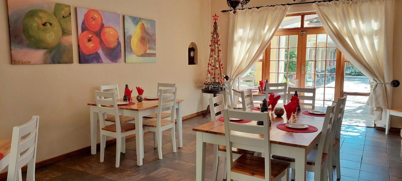 17 On Bird Guest House Бофорт-Уэст Экстерьер фото