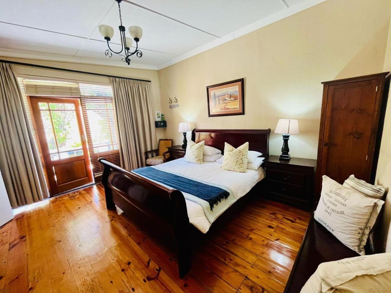 17 On Bird Guest House Бофорт-Уэст Экстерьер фото