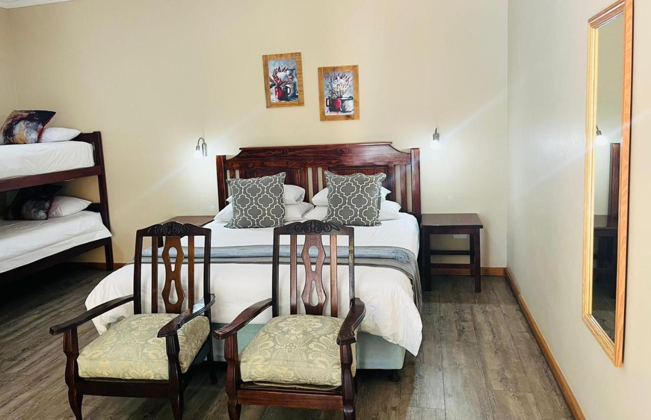 17 On Bird Guest House Бофорт-Уэст Экстерьер фото