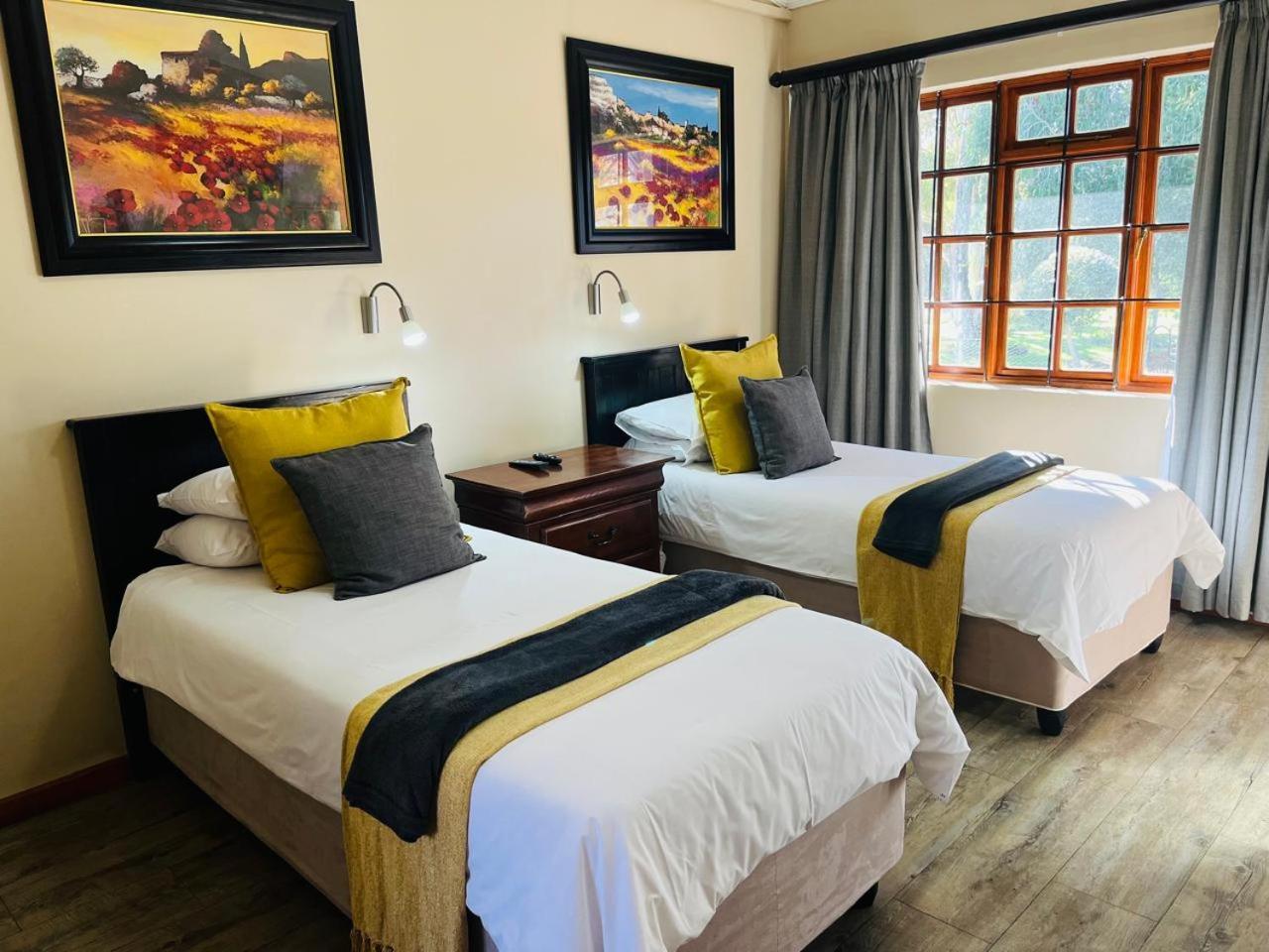 17 On Bird Guest House Бофорт-Уэст Экстерьер фото