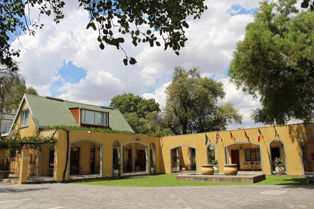 17 On Bird Guest House Бофорт-Уэст Экстерьер фото