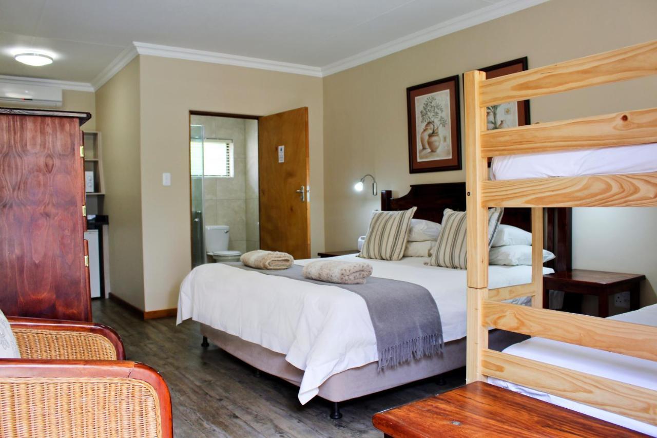 17 On Bird Guest House Бофорт-Уэст Экстерьер фото