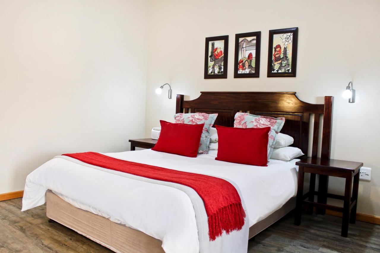 17 On Bird Guest House Бофорт-Уэст Экстерьер фото