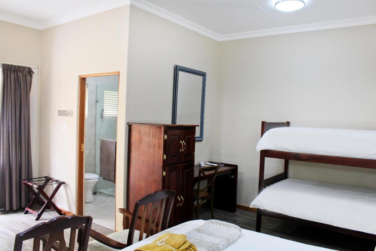 17 On Bird Guest House Бофорт-Уэст Экстерьер фото