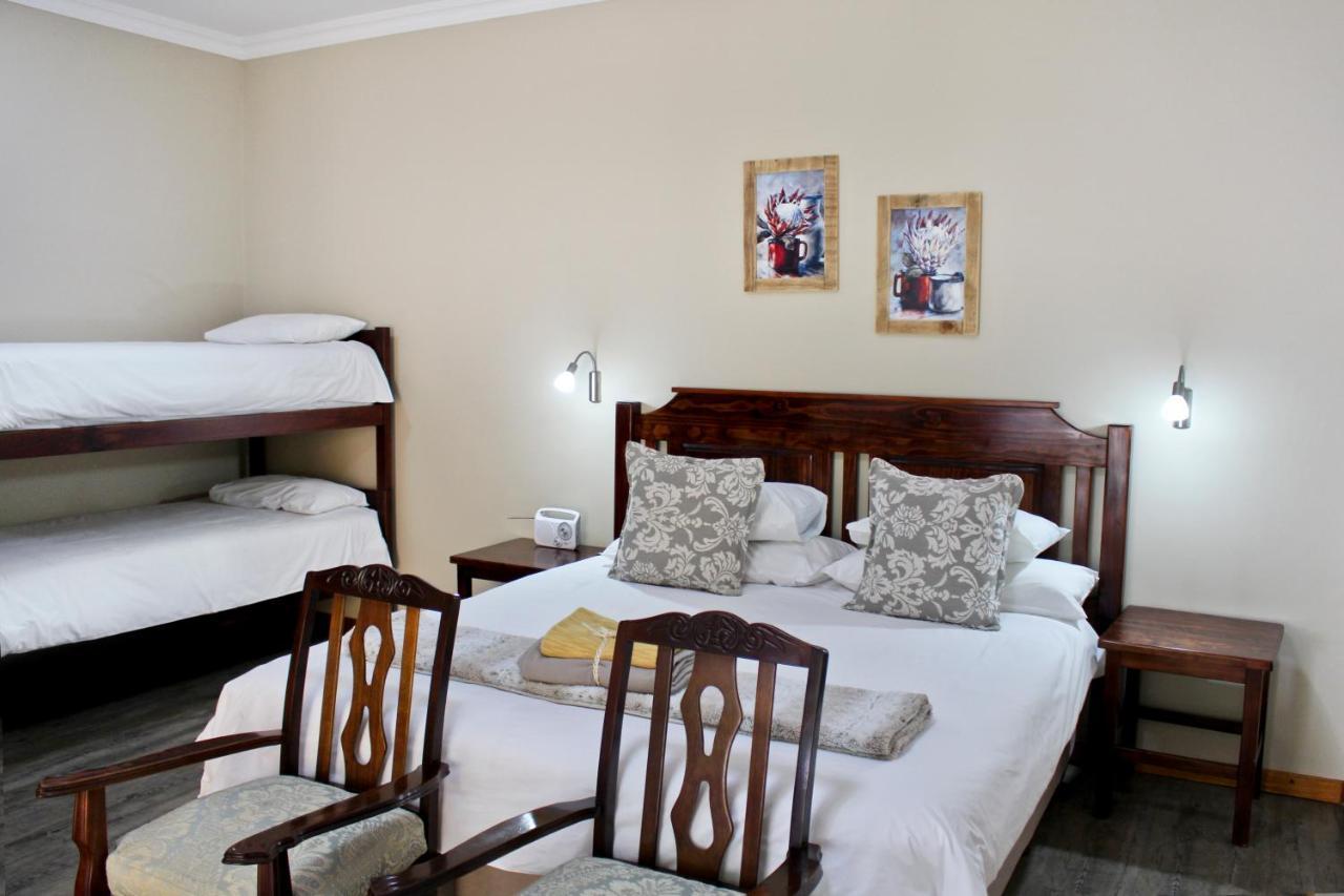 17 On Bird Guest House Бофорт-Уэст Экстерьер фото